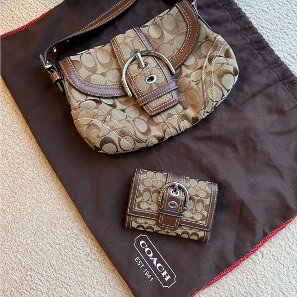 Classic Original Coach Mini Trifold Wallet - Picture 7 of 7